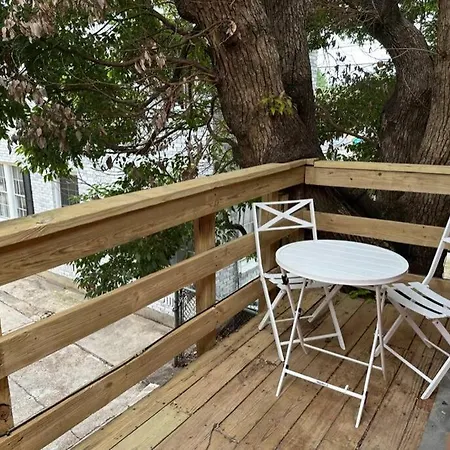 Elegant 1 Bdr Montrose-Bologna@The Italian Plaza Villa